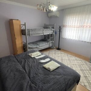 Dağ Manzaralı Oda | 1-4 Kişi | Çift Kişilik Yatak + Ranza | 1 Gece 2 Gün